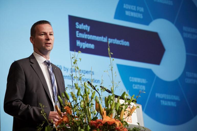 Keynote Speech of Dr. Thomas Hüwener, Managing Director Technical Services of Open Grid Europe and Vice President Gas of DVGW, at ptc 2015